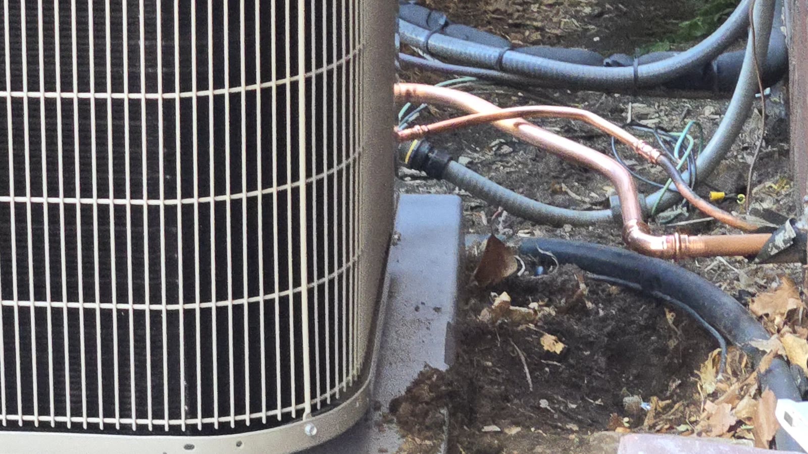 Outdoor air conditioning condenser and refrigerant lines